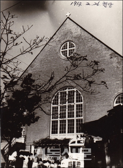 1913년 헌당 당시 승동교회의 모습. 승동(勝洞)이라는 이름은 길선주 목사가 지었다.