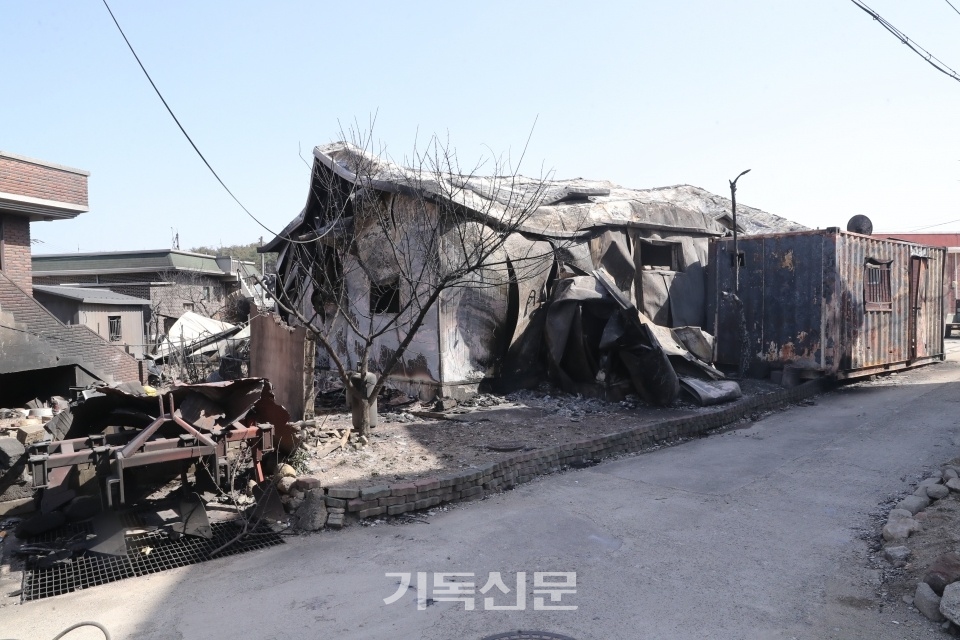 화재로 전소된 용촌교회 김근남 집사 주택.