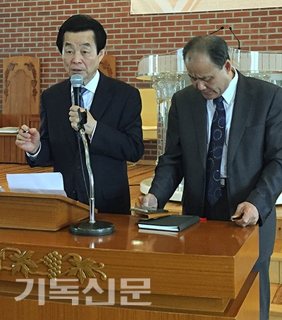 구제부장 김영웅 목사가 투명한 구제헌금 집행을 약속하고 있다.