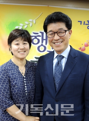 이승준 목사(오른쪽)와 아내 송진숙 사모.