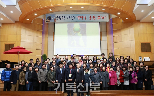 성남노회는 6년 전부터 자립위원회 주최 미래자립교회 목회자 위로회를 열고 있다. 올해는 72명의 관계자가 참석해 건강한 목회를 다짐했다.