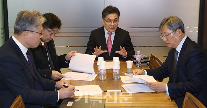 위원장 박병호 목사가 미래정책전략개발위원회의 활동 방향성에 대해 설명하고 있다.
