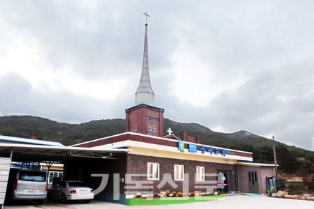 112년 역사를 간직한 부안 상서교회의 예배당 전경.
