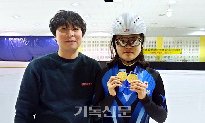 제17회 전국장애인동계체육대회에서 2관왕에 오른 김진영 선수(오른쪽).