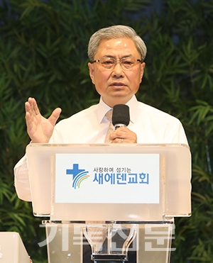 김두현 21세기 목회연구소장이 현장예배 회복이 교회세움운동의 출발점임을 강조하고 있다.