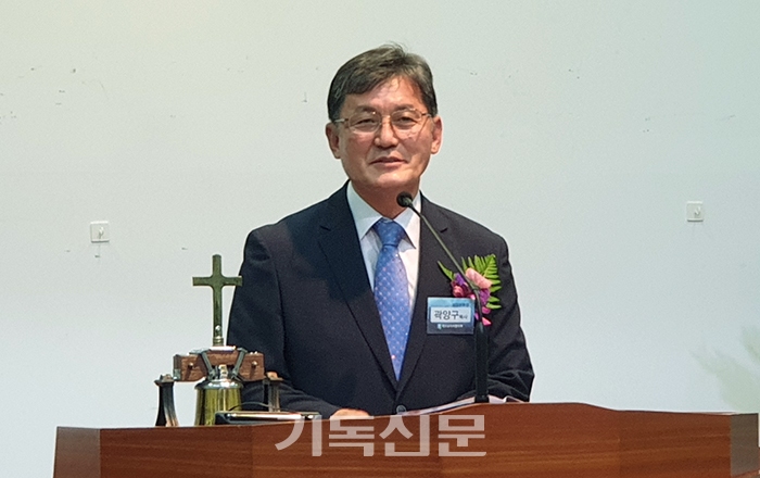 대구교직자협의회 신임 곽양구 대표회장이 취임인사를 하고 있다.