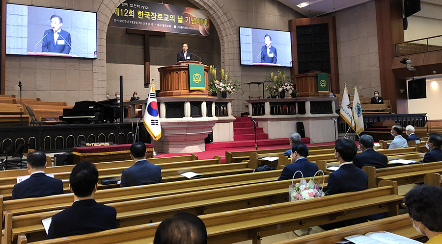 제12회 한국 장로교의 날 기념예배에서 예장합동 증경총회장 이승희 목사가 설교하고 있다.
