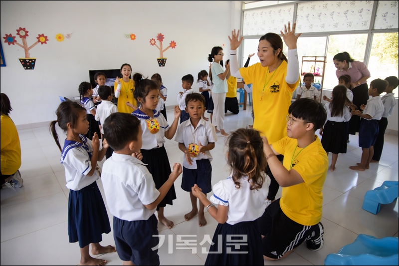 해외선교도 열심이다. 캄보디아에서 어린이사역을 하고 있다.