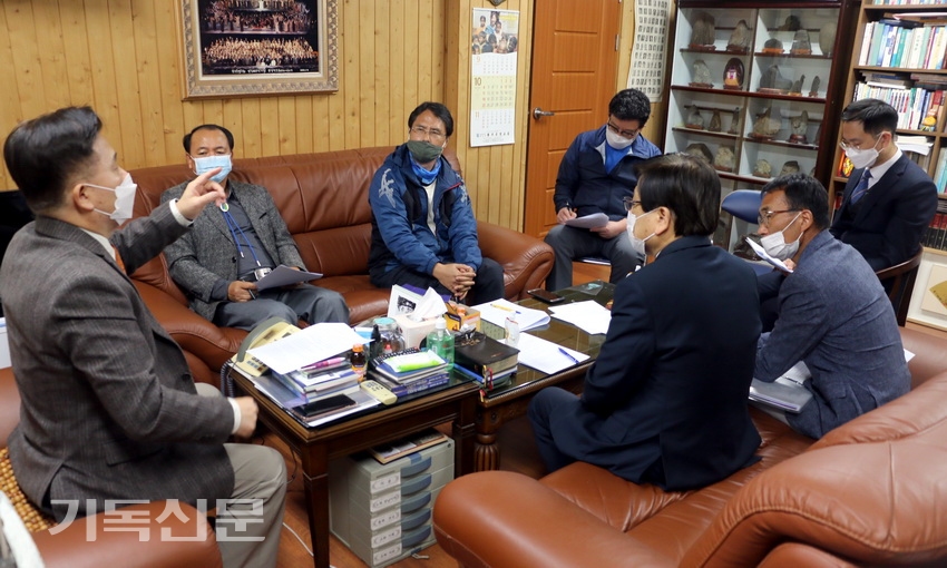 광주전남권역위 임원들이 농도교류를 위한 일일장터 개최방안을 논의하는 모습.