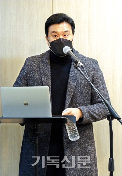 미디어사역 전문가인 김태훈 목사가 부천 늘품교회에서 열린 SWC 세미나에서 강의하고 있다.