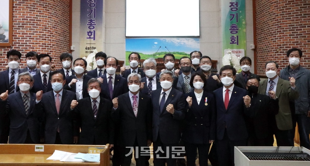 대구·경북CE협의회동지회 회원들이 후배들의 CE운동 활성화에 지원과 협력을 다짐하고 있다.