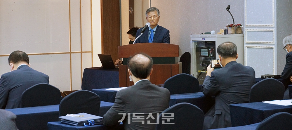 한국성시화운동협의회 각 시도 대표들이 모여 세계성시화운동본부와의 단일화 문제를 논의하고 있다.