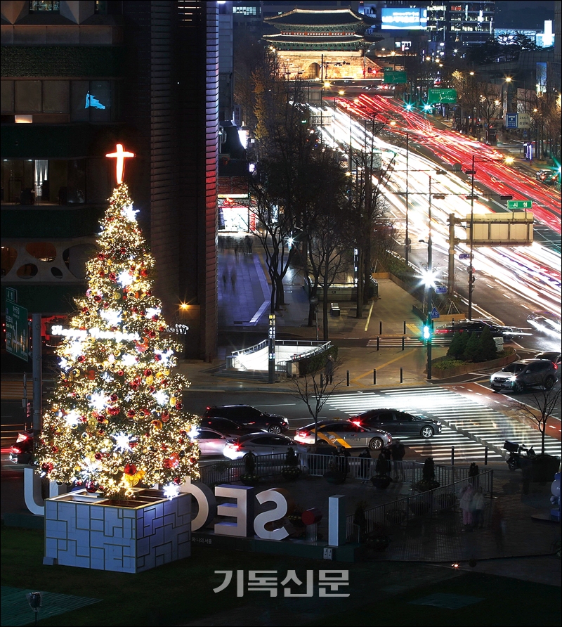 올해도 서울시청 광장에 성탄트리가 세워졌다. 11월 27일 CTS기독교TV 주최로 점등식이 진행됐다.