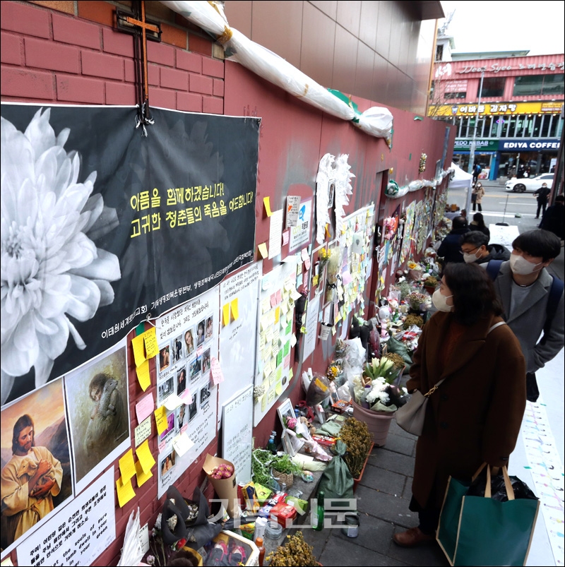 슬픔과 재난 속에서 한국교회는 ‘우는 자와 함께 울라’는 말씀을 따라 이태원 참사를 기억하고 유족을 위로했다.