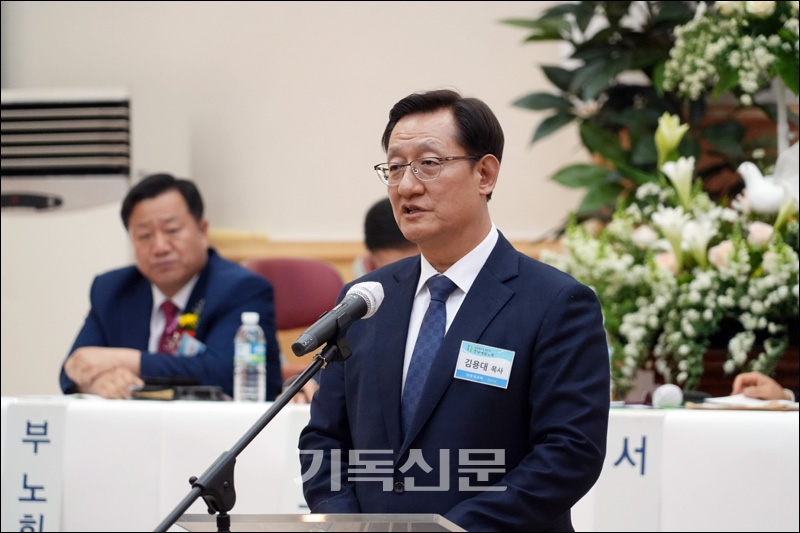 전남제일노회에서 총회농어촌부장 후보로 추천받은 김용대 목사가 인사하고 있다.