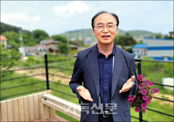 박윤환 목사가 총회에 한국기독교의 섬 지정 감사예배를 드려달라고 요청하고 있다.
