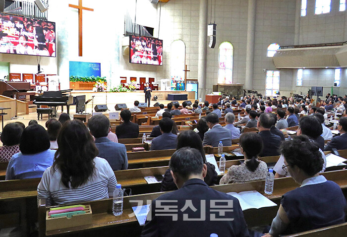 대구경북출산돌봄위원회가 창립 기념 콘퍼런스를 열고 지역목회자 및 성도들과 출산돌봄운동에 대한 공감대를 형성하고 있다.