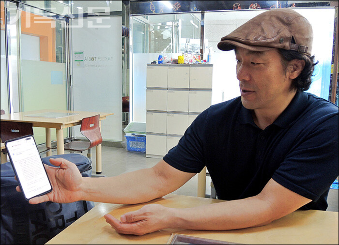 장대은 목사가 질문력을 활용해 챗GPT 활용 방안을 직접 선보이고 있다. 챗GPT는 질문의 질에 따라 다른 결과물을 보여주었다.