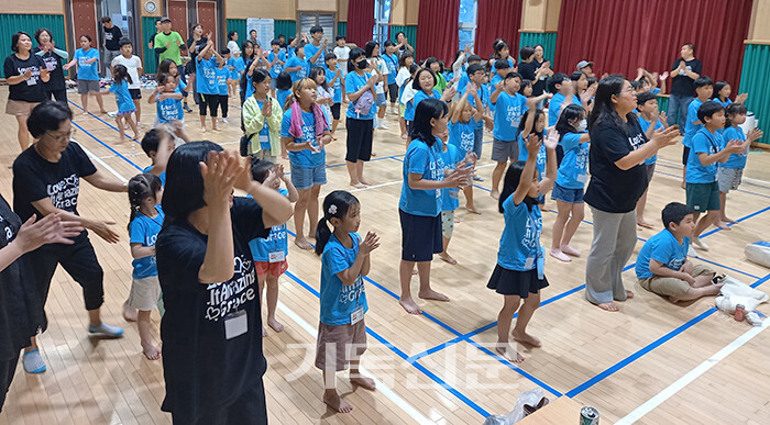 주일학교연합회호남지역협의회 주최로 낙도 어린이와 청소년들을 위한 연합여름성경학교가 진행되고 있다.