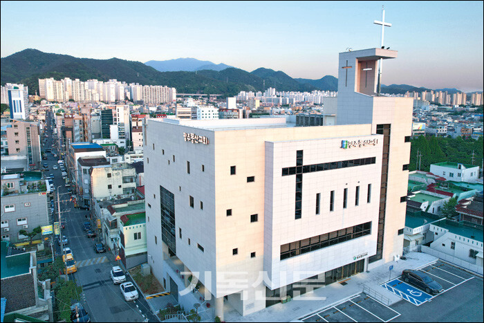 새로 건축한 광주동산교회 예배당은 하나의 종교시설을 넘어 지역사회의 거점으로 점차 두각을 나타내는 중이다.