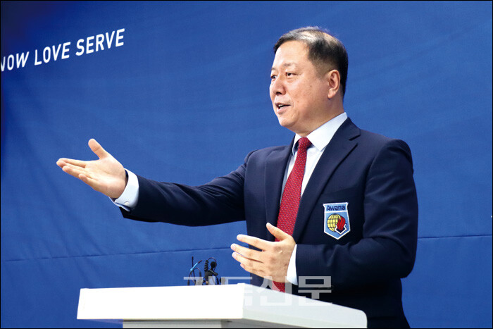 이종국 대표가 아시아 퍼시픽 콘퍼런스 등 올해 하반기 한국 어와나 주요 사역을 소개하고 있다.