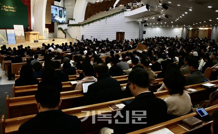 새로남교회는 12월 1일 18명의 교사들이 공동으로 집필한 '교육자, 하나님을 만나다' 출판감사예배를 드렸다. 