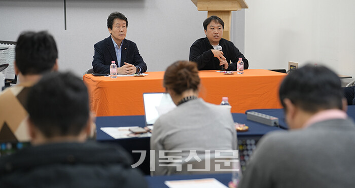 CGN TV가 제작한 다큐멘터리 '바울로부터'가 성탄절을 맞아 KBS1에서 편성됐다. 감독을 맡은 정지훈 PD가 작품 소개를 하고 있다.
