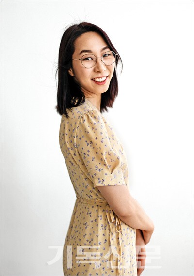 우한나 훈련생이 환한 미소를 지어보이고 있다.