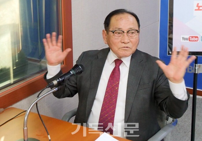 아프리카 마다가스카르에서 선교사역을 펼치다 강도떼의 습격으로 사위 이리문 선교사와 함께 숨진 고 김창렬 선교사의 생전 모습.