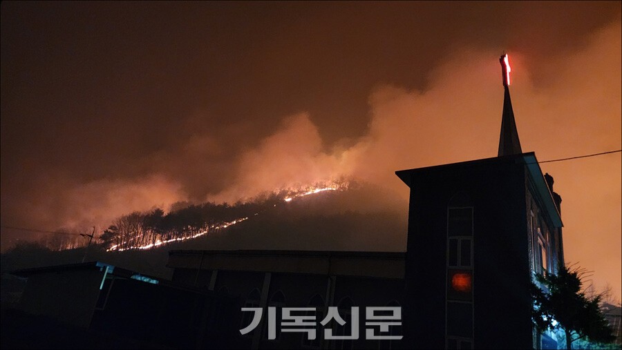 안동시 길안면에 있는 백자교회도 화마의 위험에 피해를 입을 뻔 했다. 