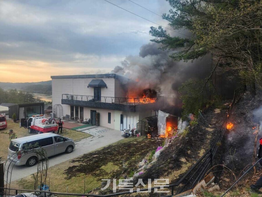 김제신 목사가 16일 오후 6시경 사택 화재 사고를 당했다. 바자회 준비와 전도 사역을 하는 동안 창고에서 화재가 발생해 자택까지 불에 휩싸였다. (사진제공=대전노회)