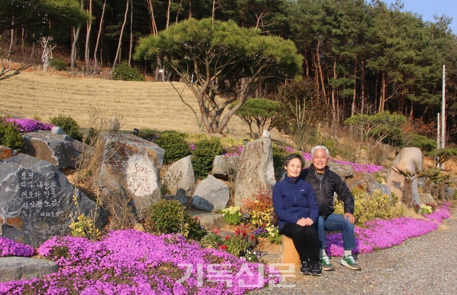 일터공동체 옹기종기가 설립 3주년을 맞았다. 김기중 목사와 이주순 사모는 사재를 털어 충남 서천에 터를 마련하고, 지난 3년 동안 농어촌 은퇴 목회자들을 위한 공동체를 일궜다.