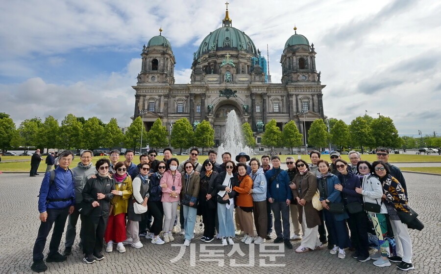 전북노회원들이 유럽의 종교개혁지를 순례하며 개혁신앙을 되새기고 있다.