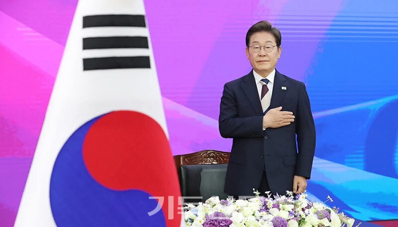 대한민국 제21대 이재명 대통령이 4일 국회의사당 중앙홀에서 대통령 취임선서를 하고 임기를 시작했다. 한국교회는 이재명 대통령이 계엄과 탄핵으로 불거진 혼란과 갈등을 안정화시키고, 정의와 평화가 넘치는 사회로 이끌어 줄 것을 당부했다.