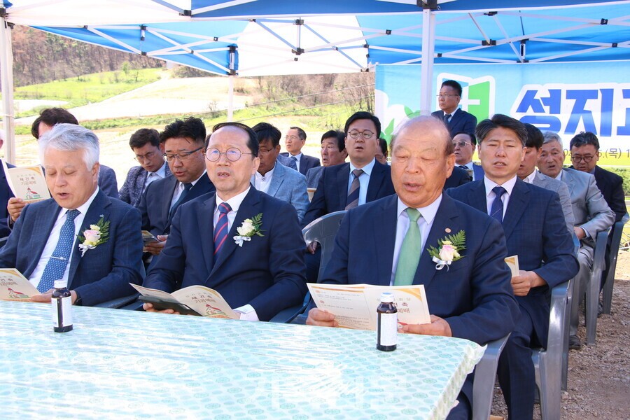 영남협의회 김성태 장로와 CTS 사장 최현탁 장로 등 지역과 교계 관계자들도 성지교회 새 예배당 기공을 축하했다.
