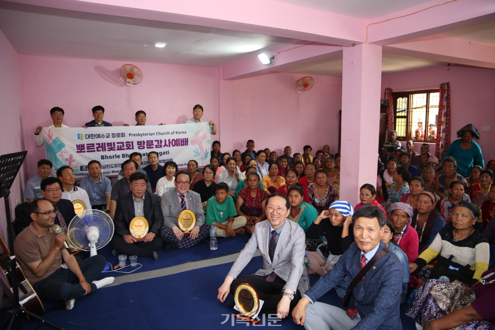 남전련은 배원식 회장이 2년전 서울지역남전련 회장을 역임할 당시 건축한 뽀르레빛교회를 방문해 선교여행을 이어갔다.