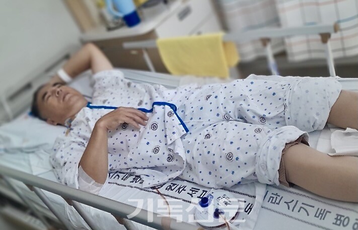 강동노회 소속 은총교회에서 사역하는 나영진 목사가 예배당을 수리하던 중 추락해 척추뼈가 부서지는 큰 사고를 당했다. 나 목사는 4일 원주세브란스기독병원 권역외상센터로 이송돼 긴급수술을 받고, 9일 현재 회복 중이다. (사진=강동노회 태백시찰)