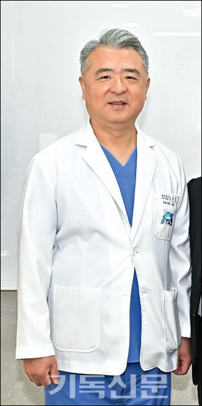 연수김안과 김학철 원장은 기독교정신에 입각, 지역민들을 섬기는 마음으로 병원 운영을 해왔다. 또 의료선교활동에 참여하고 사역을 지원하는 일에도 헌신하고 있다.