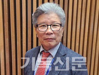109회기 총회재판국을 이끌며 총대들에게 신뢰를 준 재판국장 이재천 목사.