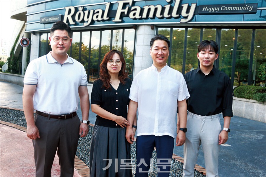 현장에서 목포 사랑의교회 다음세대 사역을 이끌고 있는 각 부서 사역자들.