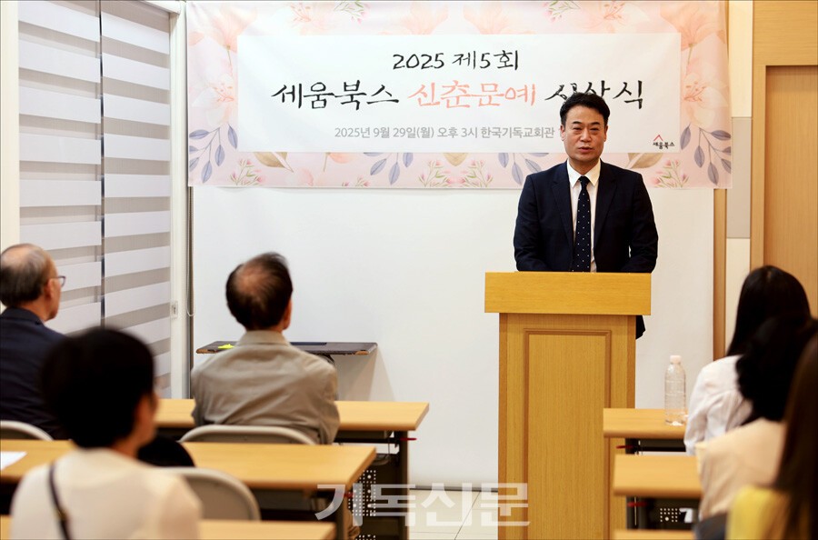 강인구 대표가 인사말을 하고 있다.