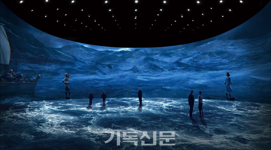 [킹 오브 킹스]를 바탕으로 한 전시회 ‘위대한 사랑’(The Greatest Love)의 이머시브 시어터 콘텐츠 경험 이미지.(사진 아래)