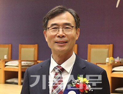 이해중 장로는 증경부총회장이자 제43회기 전국장로회연합회 회장을 역임한 이호영 장로의 친동생이다. 이해중 장로는 “형님의 신앙생활에 큰 영향을 받았다”며 존경과 감사를 표하고, “하나님께서 맡기신 사명에 최선을 다하겠다”고 다짐했다.