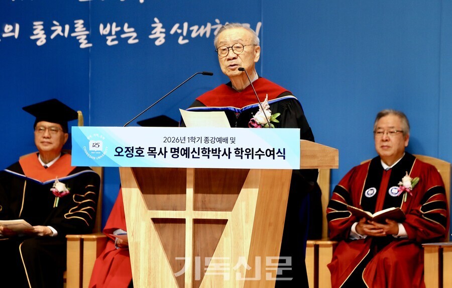 증경총회장 장차남 목사가 말씀을 전하고 있다.