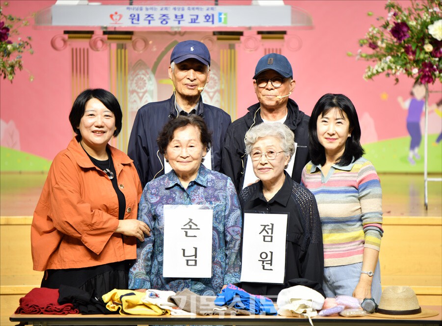 원주중부교회의 5월은 웃음과 감동, 기쁨과 축복이 끊이지 않았다. 온 성도들이 수고하고 헌신한 가운데 복음으로 가정을 세우고, 복음 안에서 자녀를 양육하기 위한 사역들이 펼쳐졌다. 원주중부교회가 해마다 개최하는 어린이 꽃잔치는 부모와 자녀들이 함께 참여하는 프로그램으로 준비했다. 특히 ‘극단 에덴키즈’ 사역팀은 5개월 동안 준비한 어린이 뮤지컬 ‘쏠티와 함께’를 무대에 올려 큰 박수를 받았다. 극단 에덴키즈 사역팀원들은 공연을 준비하며 신앙이 성숙했다고 말했다.